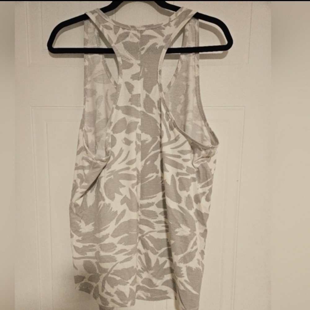 Activewear Tank Top 1X Womens White Gray Floral print plus size sleeveless NWT - Picture 3 of 3